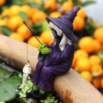 Hintyne Witch Statue Resin Fishing Witch Statue Pond Decor Skeleton Ornament Skull Figurine for Halloween Party Home Decor, Outdoor Garden Yard Pond - Image 4