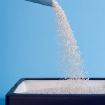 CATSAN - Hygiene Plus Non-Clumping Adult Cat Litter and Kitten Litter - 20L - 100% Natural and Absorbent - Image 2