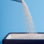 Catsan Hygiene Non-Clumping Cat Litter, 100 Percent Natural, Absorbent, 10 Litre, White - Image 4